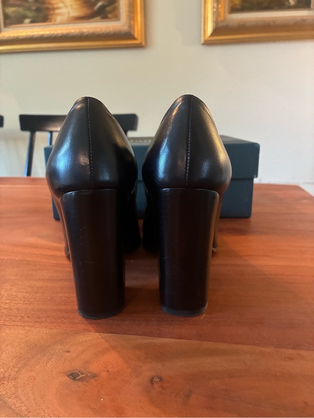 Mulberry Black Pointed Leather Pumps with Gold Bow - Picture 5 of 7